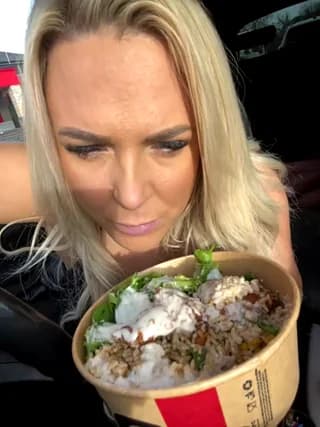 bustyblondebabe32 thumbnail