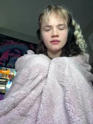 Cutiepiespanks - stripchat