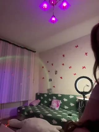 LittleDelora - bongacams