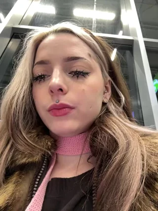 LoraaDoll - stripchat